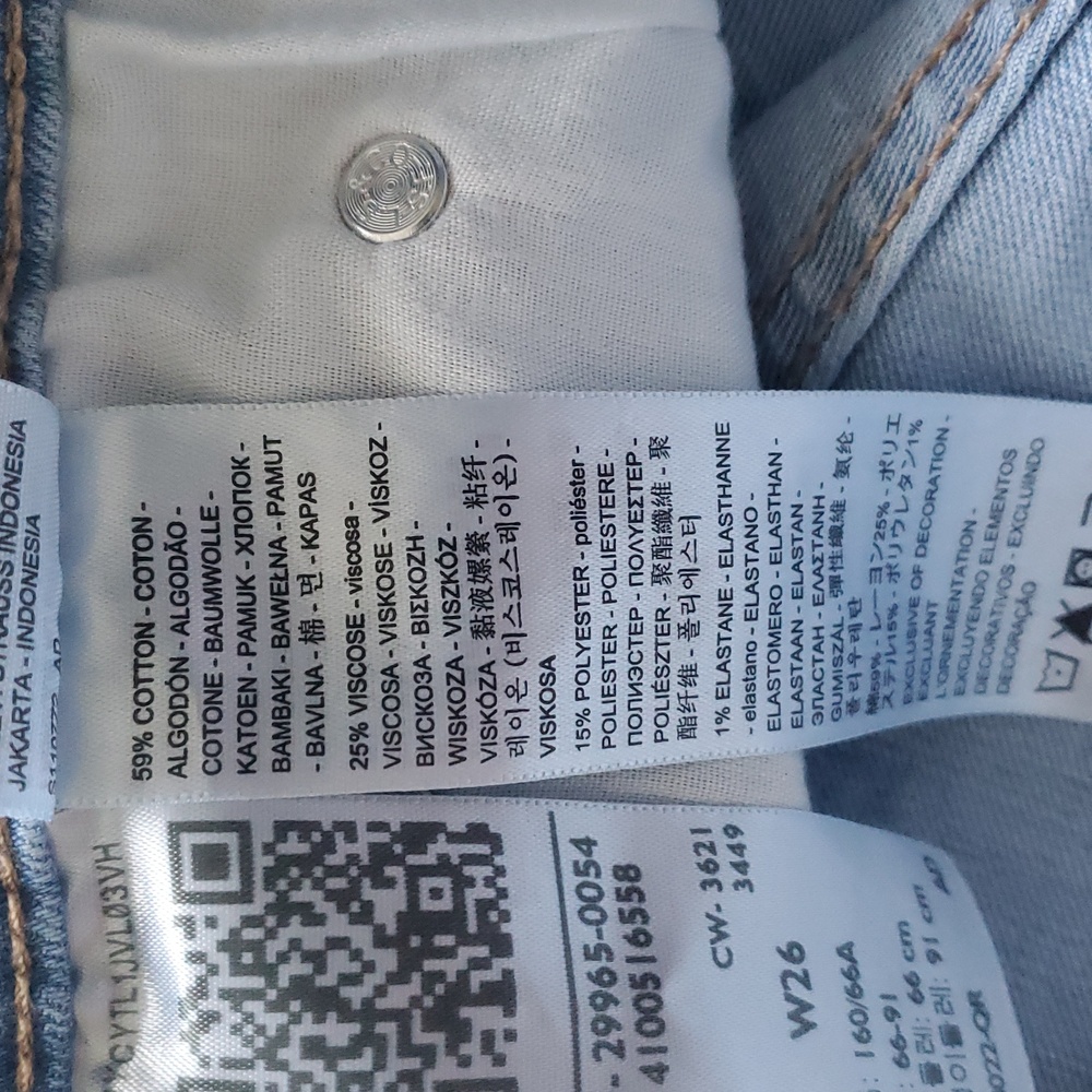 Levi's Mid-Rise Shorts - Picture 7 of 11